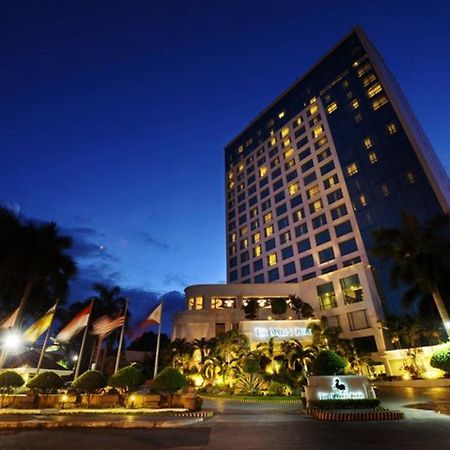 โรงแรมมาร์โค โปโล ดาเวา Davao ภายนอก รูปภาพ The hotel at night