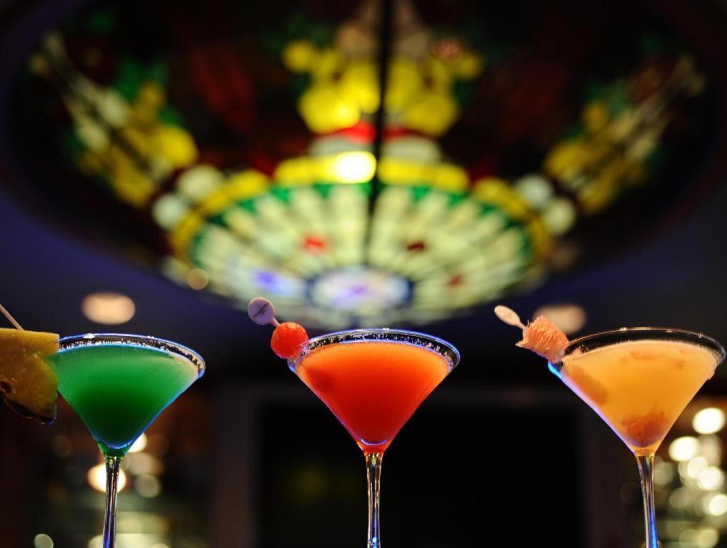 โรงแรมมาร์โค โปโล ดาเวา Davao ภายนอก รูปภาพ Cocktails at the bar