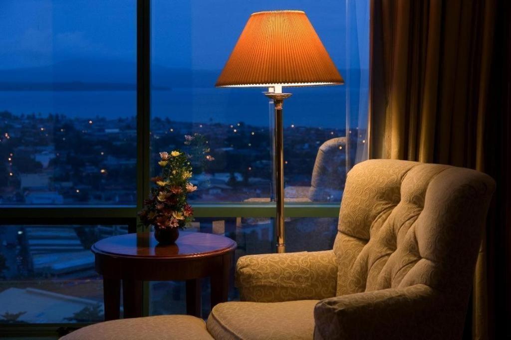 โรงแรมมาร์โค โปโล ดาเวา Davao ห้อง รูปภาพ A table lamp