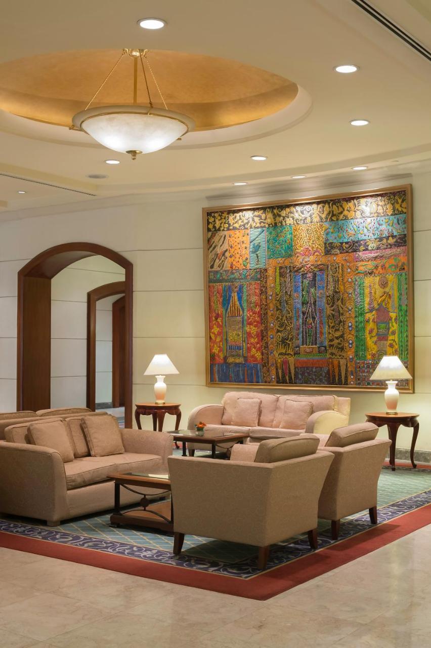 โรงแรมมาร์โค โปโล ดาเวา Davao ภายนอก รูปภาพ The lobby of the Four Seasons Hotel, Mumbai